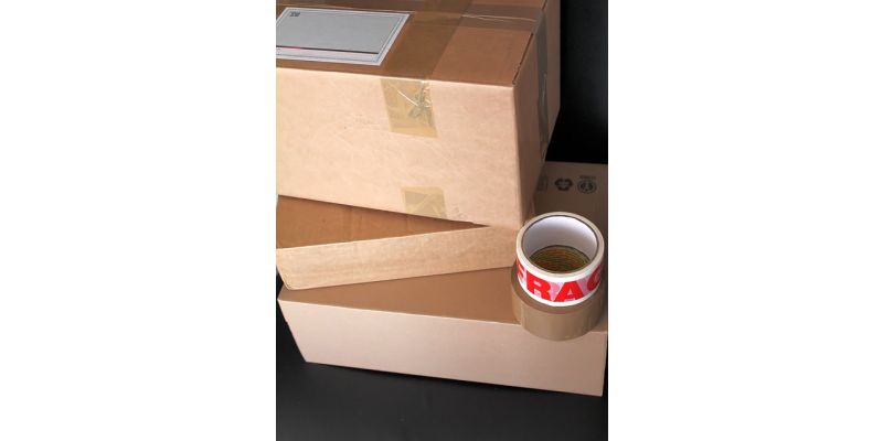 Packing Boxes with moving labels