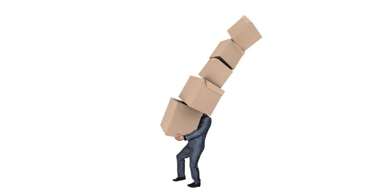 mover carrying boxes of different sizes